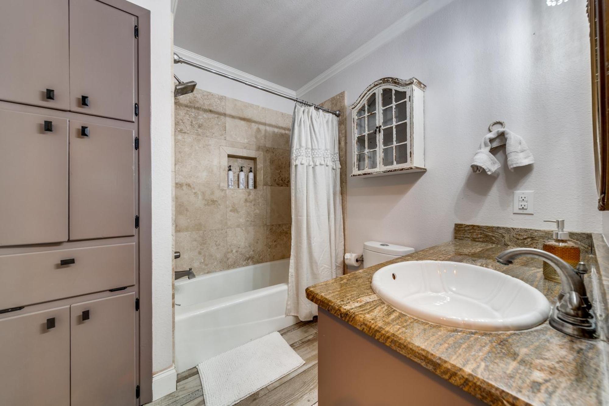 Charming Pet Friendly 4 Bdrm Home Mins To Main St And Wineries Fredericksburg Ngoại thất bức ảnh